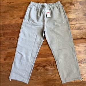 Men’s Nike Grey Sweatpants / Loose Fit Straight Leg/ Size L / NWT